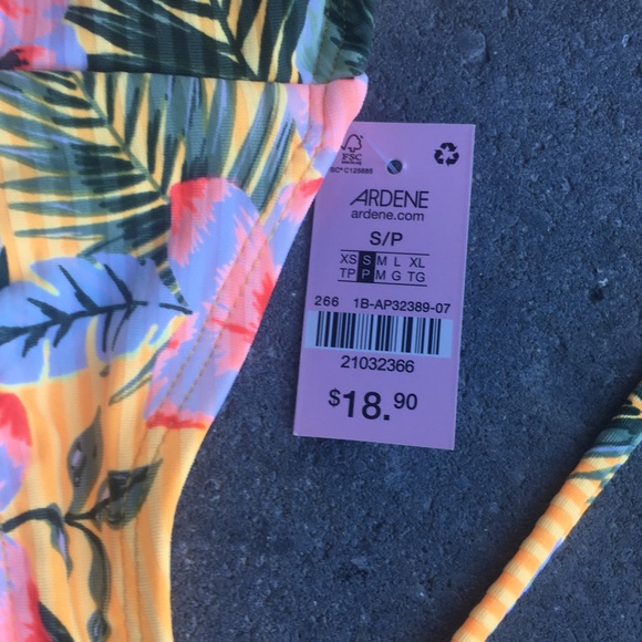 NWT bikini top from Ardene - Picture 3 of 8